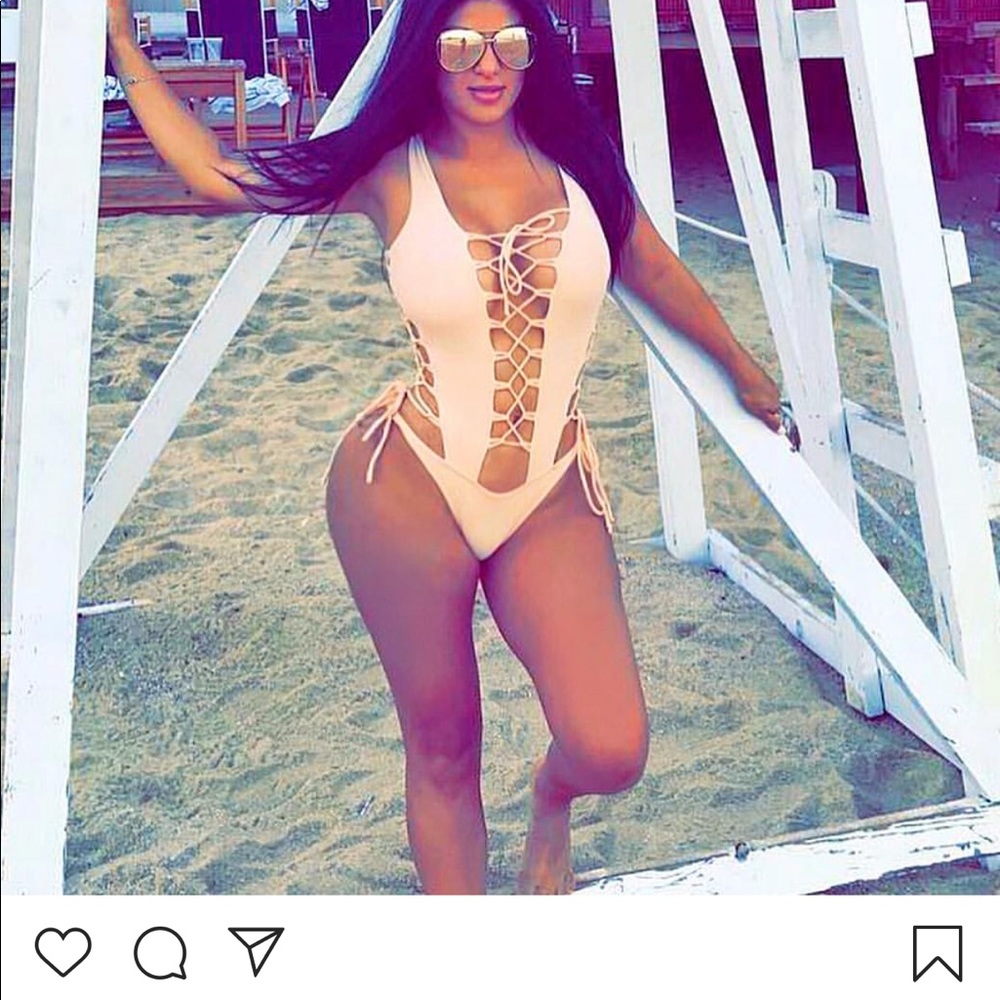 Monokini - Picture 2 of 4